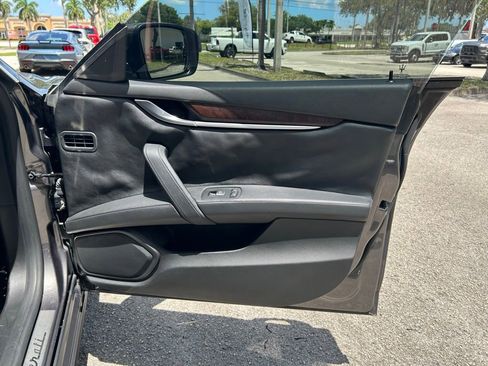 Used 2014 Maserati Ghibli RWD image 27