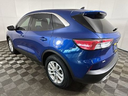 Used 2022 Ford Escape SE w/ Convenience Package FWD image 4
