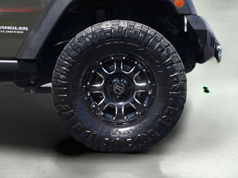 Used 2016 Jeep Wrangler Unlimited Rubicon w/ Max Tow Package AWD/4WD image 4