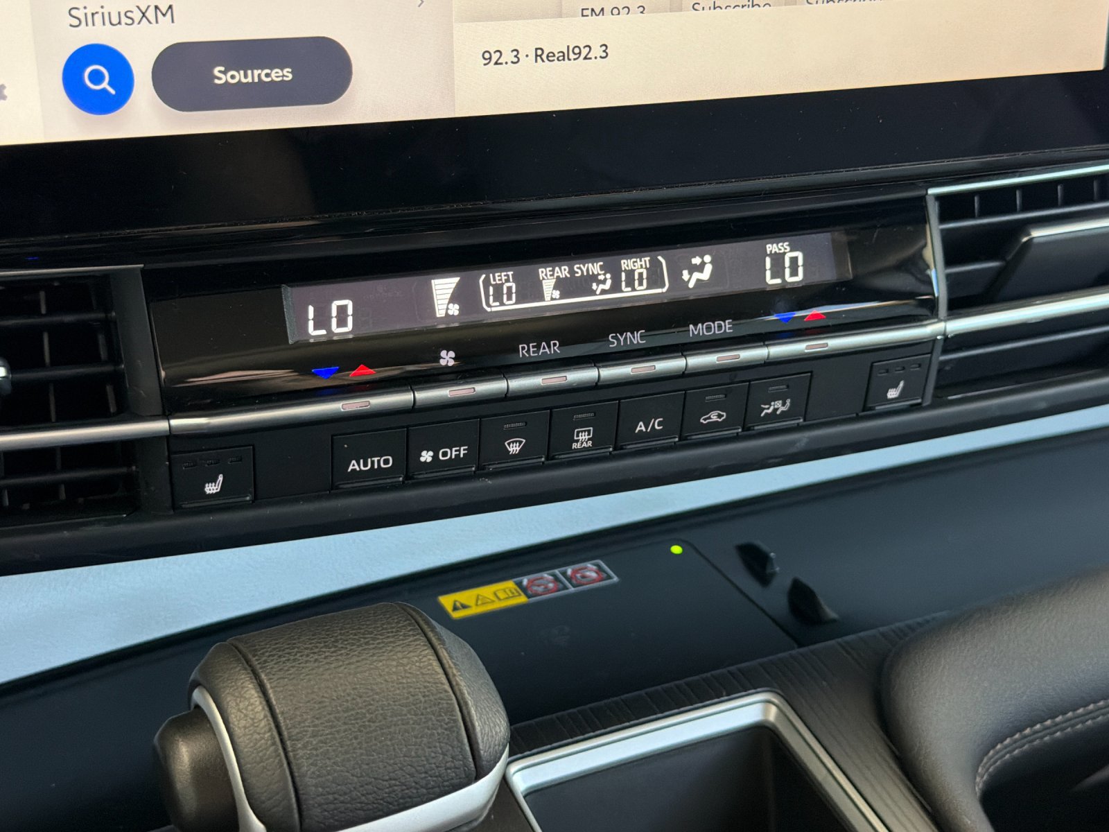 Used 2025 Toyota Sienna XLE w/ XLE Plus Package FWD image 20