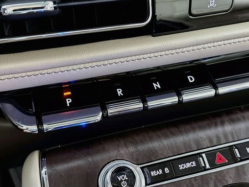 Used 2022 Lincoln Aviator Grand Touring w/ Equipment Group 301A AWD/4WD image 21