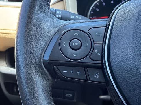 Used 2021 Toyota RAV4 XLE Premium image 26