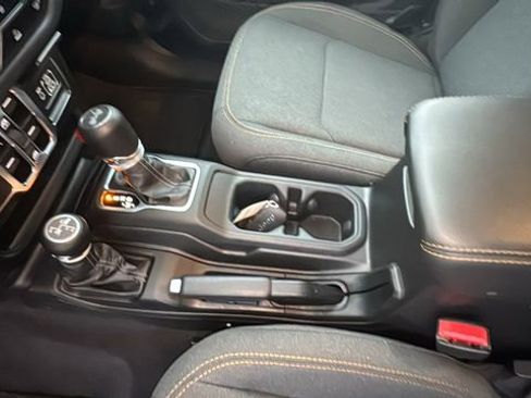 Used 2025 Jeep Wrangler Unlimited Sahara image 23