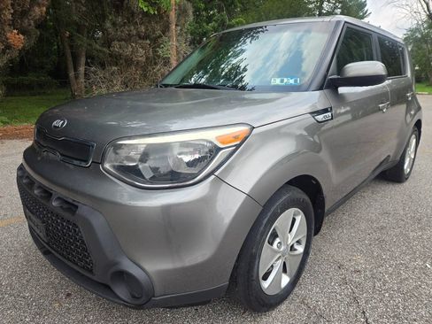 Used 2015 Kia Soul FWD image 1