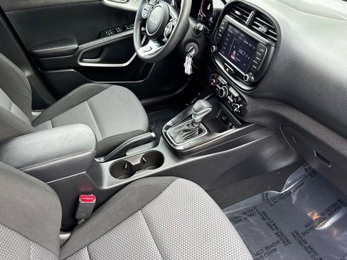 Used 2023 Kia Soul LX image 15