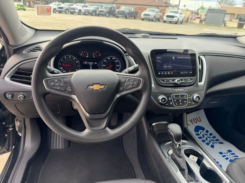 Used 2025 Chevrolet Malibu LT image 12