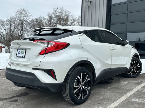 Used 2021 Toyota C-HR LE image 4