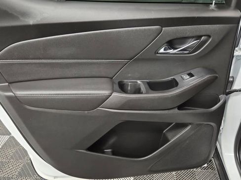 Used 2022 Chevrolet Traverse LT image 18