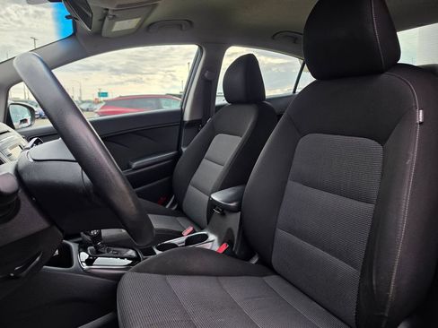 Used 2017 Kia Forte LX FWD image 10