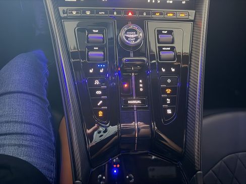 Used 2024 Aston Martin DB12 Coupe RWD image 30