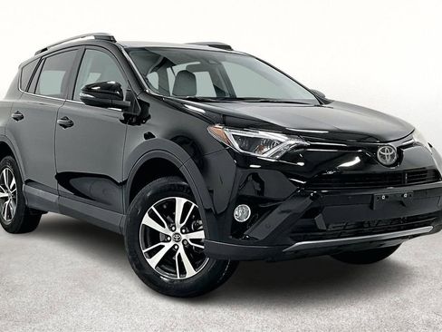 Used 2018 Toyota RAV4 XLE image 1