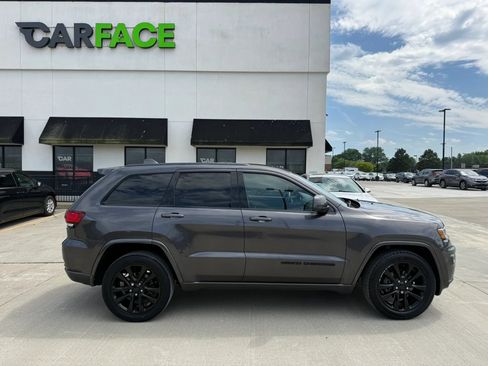 Used 2019 Jeep Grand Cherokee Altitude AWD/4WD image 18