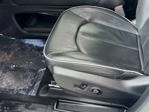 Certified 2025 Chrysler Pacifica Limited image 30