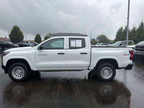 Used 2023 Chevrolet Colorado W/T AWD/4WD image 2