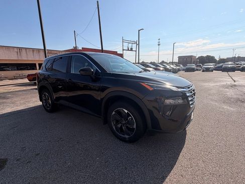 Certified 2025 Nissan Rogue SV FWD image 10