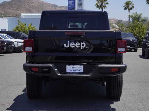 Certified 2021 Jeep Gladiator Overland w/ Popular Equipment Package AWD/4WD image 5
