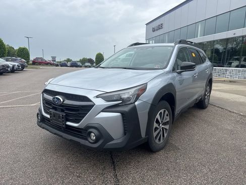 Used 2023 Subaru Outback Premium AWD/4WD image 4