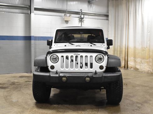 Used 2015 Jeep Wrangler Unlimited Rubicon w/ Connectivity Group image 23
