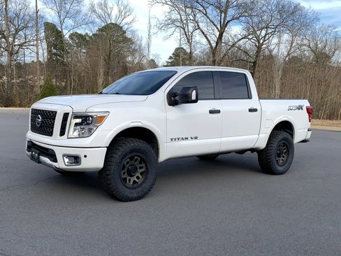 Used 2018 Nissan Titan PRO-4X w/ Pro-4x Utility Package image 3