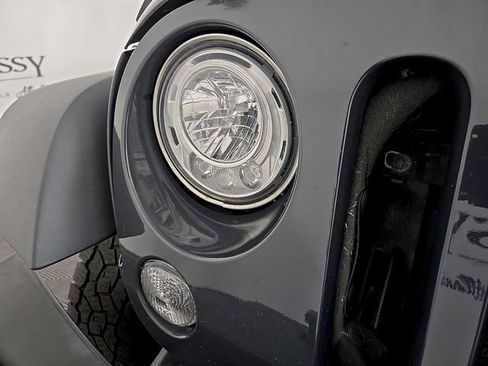 Used 2018 Jeep Wrangler Unlimited Sport S AWD/4WD image 10