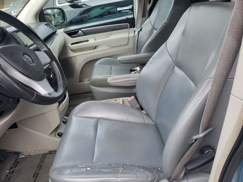 Used 2010 Volkswagen Routan SE image 22