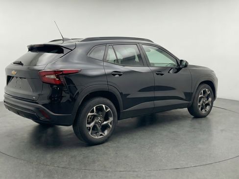 Used 2025 Chevrolet Trax LT w/ LT Convenience Package FWD image 9
