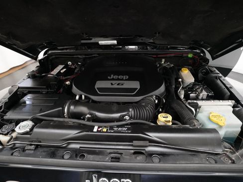 Used 2017 Jeep Wrangler Sahara w/ Connectivity Group image 3