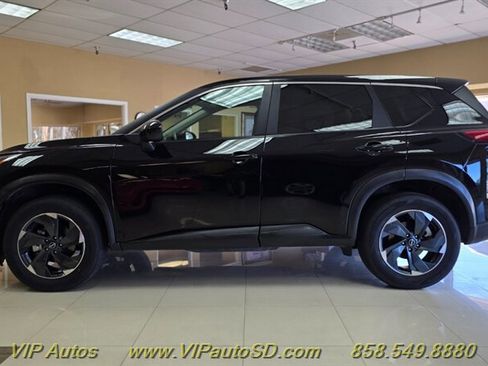 Used 2025 Nissan Rogue SV image 6