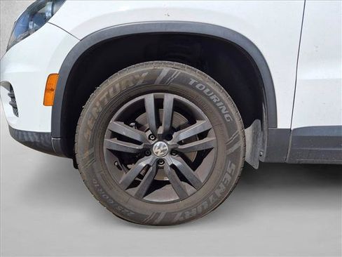 Used 2017 Volkswagen Tiguan S FWD image 15