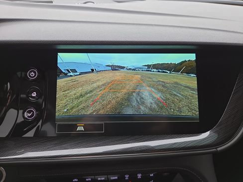 Used 2023 Buick Envision Essence image 14