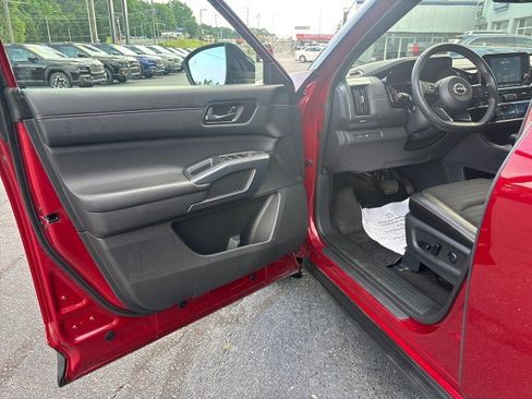 Used 2024 Nissan Pathfinder Rock Creek AWD/4WD image 9