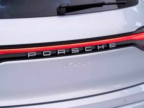 Used 2025 Porsche Macan image 13