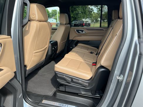 Used 2024 Chevrolet Suburban Premier AWD/4WD image 13