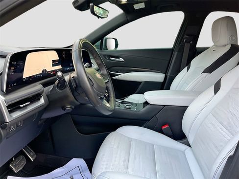 Used 2025 Cadillac XT4 Sport image 20