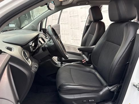 Used 2018 Chevrolet Trax LT w/ LT Convenience Package AWD/4WD image 11