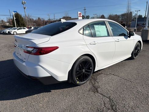 New 2026 Toyota Camry SE image 2