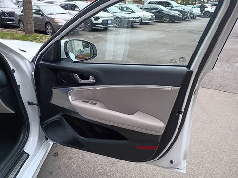 Used 2022 Genesis G70 2.0T image 19