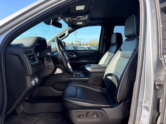 Used 2024 GMC Yukon SLT w/ SLT Premium Package AWD/4WD image 5