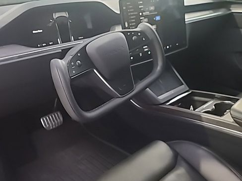 Used 2021 Tesla Model S Plaid image 4