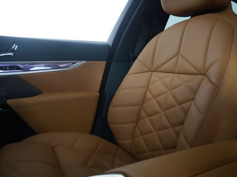 Certified 2025 BMW 740i RWD image 24