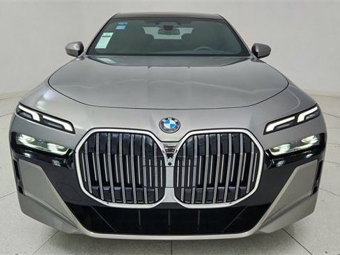 Used 2024 BMW 740i image 13