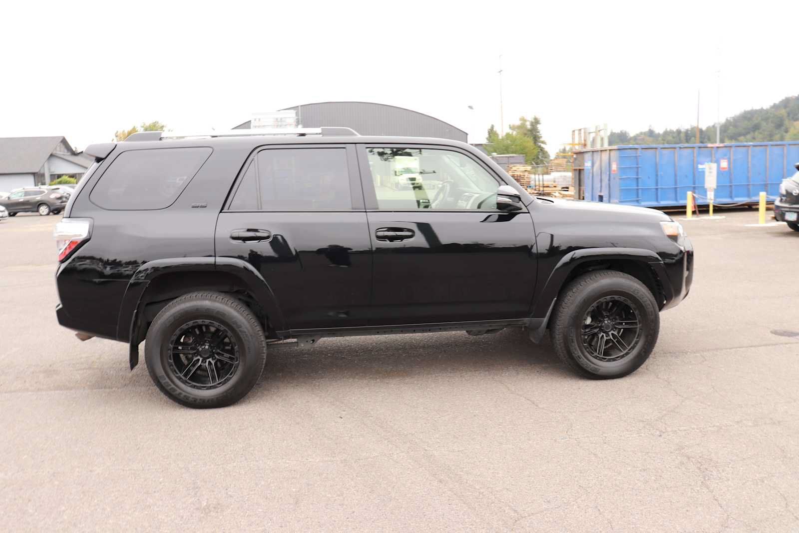 Used 2024 Toyota 4Runner SR5 Premium w/ Moonroof Package AWD/4WD image 4
