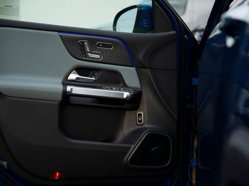 New 2026 Mercedes-Benz GLB 250 GLB 250 image 9