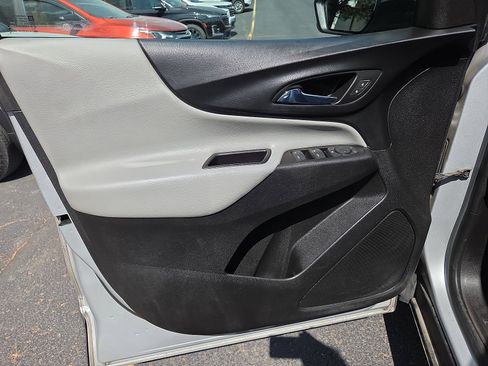 Used 2018 Chevrolet Equinox LS AWD/4WD image 14