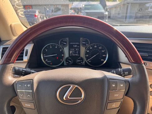 Used 2013 Lexus LX 570 4WD w/ Luxury Pkg image 13