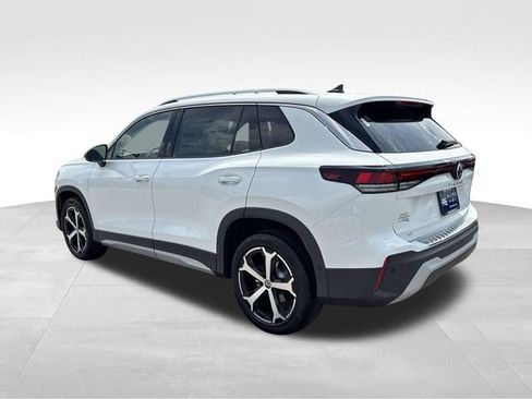 Used 2025 Volkswagen Tiguan SE FWD image 3