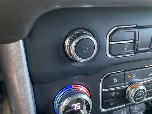 Used 2022 GMC Yukon SLT w/ SLT Luxury Package image 17