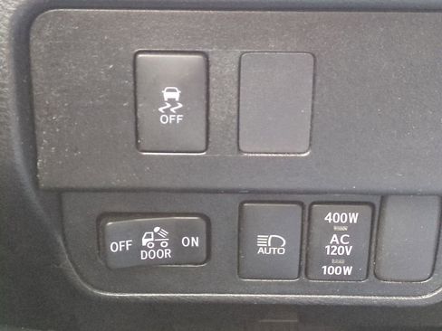 Used 2022 Toyota Tacoma TRD Off-Road image 17