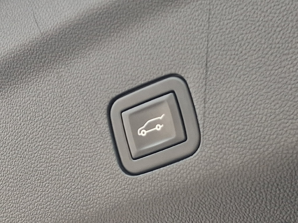 Certified 2024 Chevrolet Suburban Premier AWD/4WD image 30