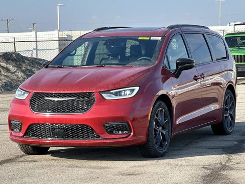 New 2026 Chrysler Pacifica Limited w/ S Appearance Package image 6